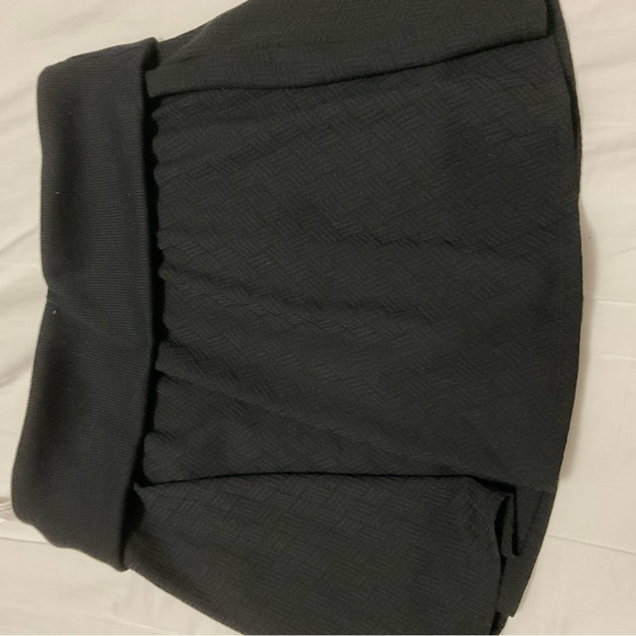 ALO yoga black skirt medium size - Picture 6 of 6